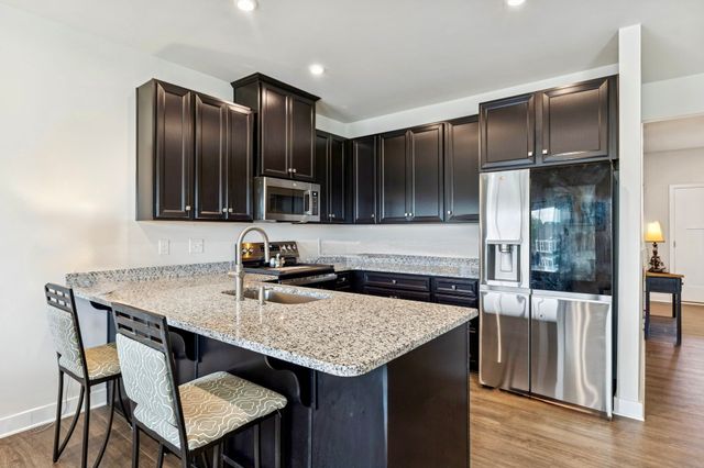 1807 Goldsberry Dr, Columbia, TN 38401