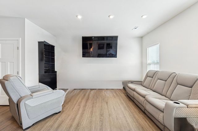 1807 Goldsberry Dr, Columbia, TN 38401