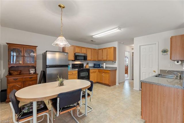 4439 Vernon Circle, Kernersville, NC 27284