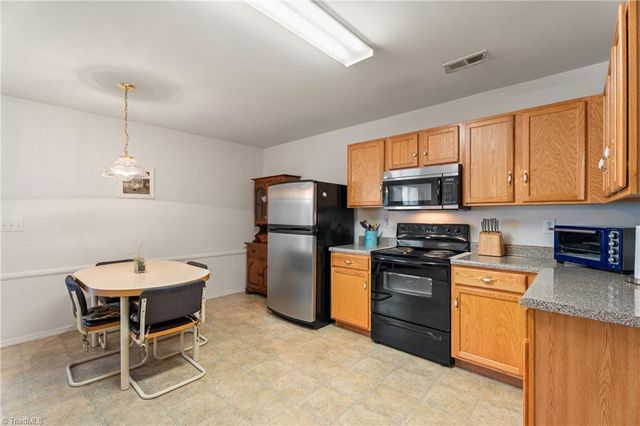 4439 Vernon Circle, Kernersville, NC 27284
