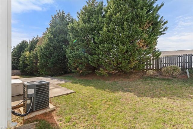 4439 Vernon Circle, Kernersville, NC 27284