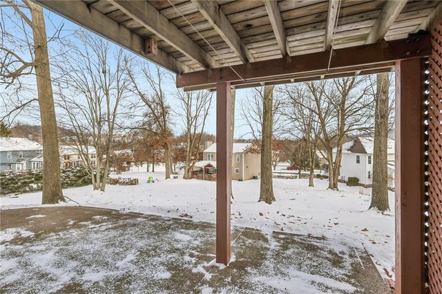 535 Pine Bluff Dr, Adams Twp, PA 16046