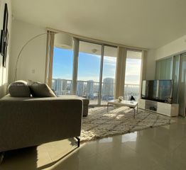 1750 N Bayshore Dr 3314, Miami, FL 33132