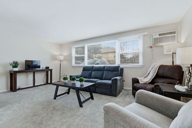 222 Washington Boulevard 105, Oak Park, IL 60302