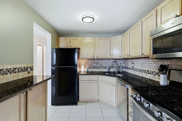 222 Washington Boulevard 105, Oak Park, IL 60302