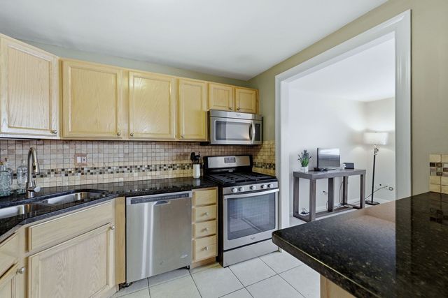 222 Washington Boulevard 105, Oak Park, IL 60302
