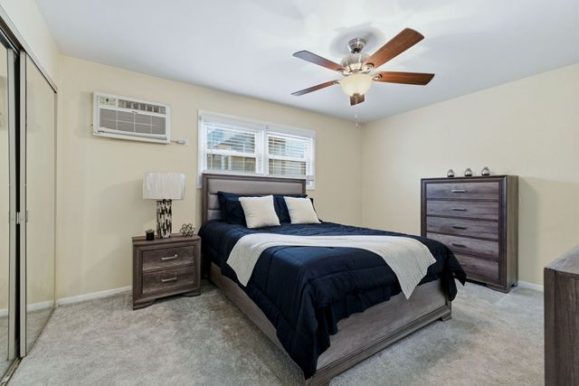 222 Washington Boulevard 105, Oak Park, IL 60302