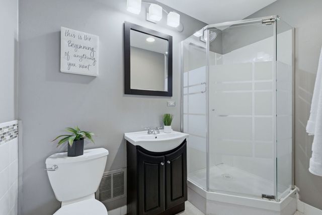 222 Washington Boulevard 105, Oak Park, IL 60302