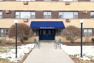 222 Washington Boulevard 105, Oak Park, IL 60302