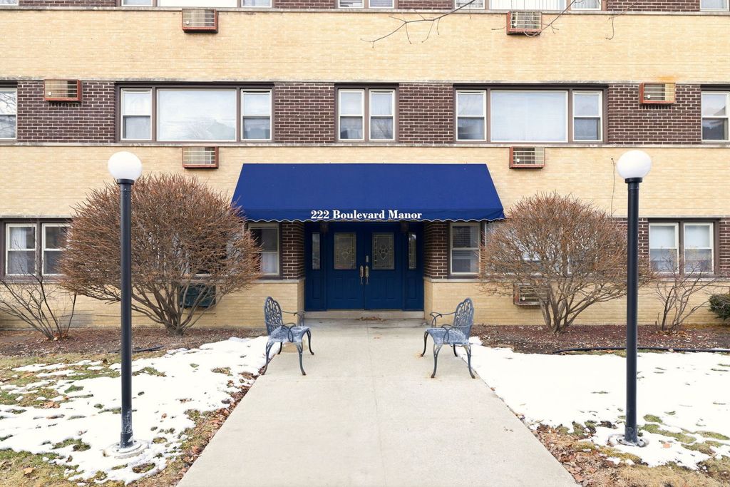 222 Washington Boulevard 105, Oak Park, IL 60302