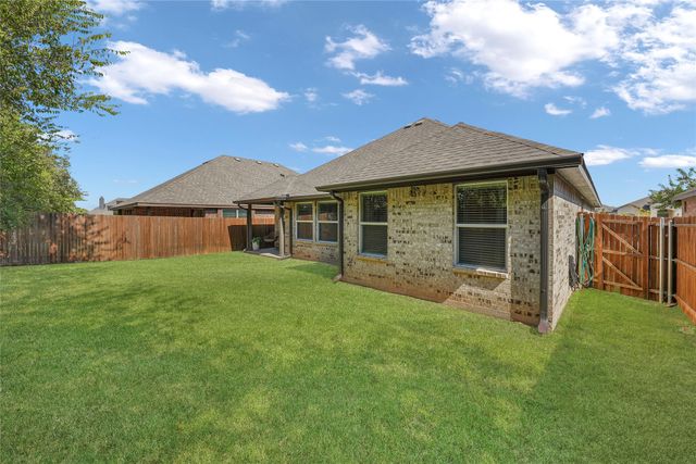 9824 Mescalbean Boulevard, Fort Worth, TX 76036