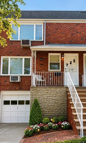 6669 73rd Place, Middle Village, NY 11379