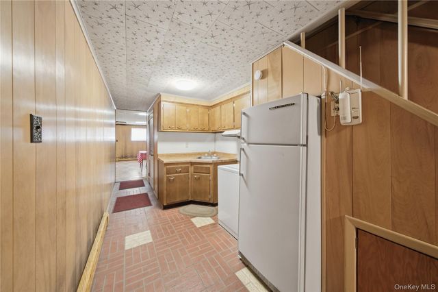 6669 73rd Place, Middle Village, NY 11379
