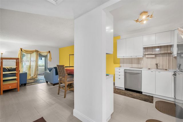 257 S Cypress Road 416, Pompano Beach, FL 33060