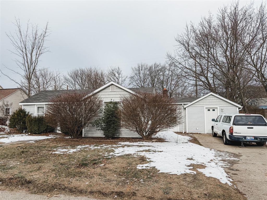 1237 Grant Street, Grand Haven, MI 49417