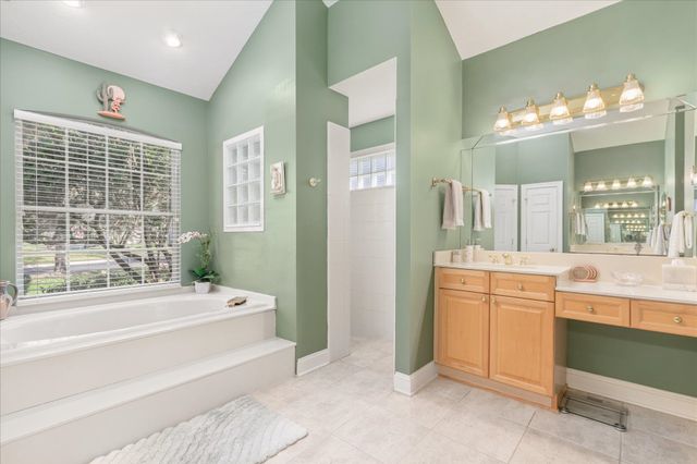 700 Pinecrest Isle Ct, St Augustine, FL 32092