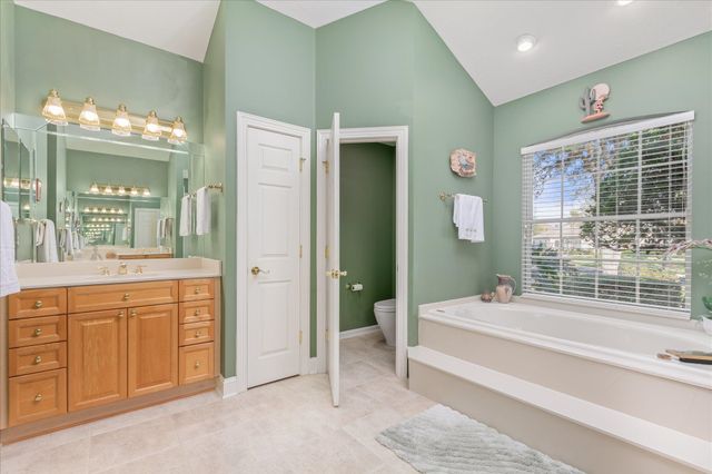 700 Pinecrest Isle Ct, St Augustine, FL 32092