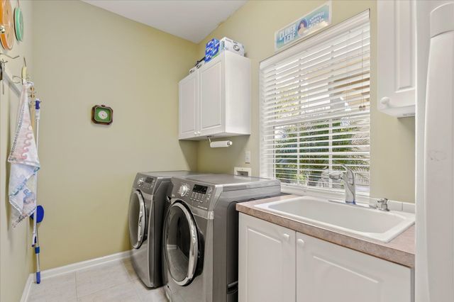 700 Pinecrest Isle Ct, St Augustine, FL 32092