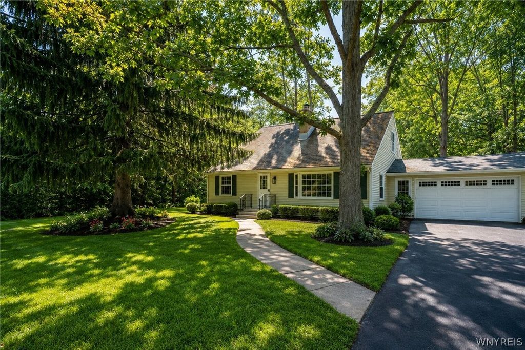 708 The Circle Drive, Lewiston, NY 14092