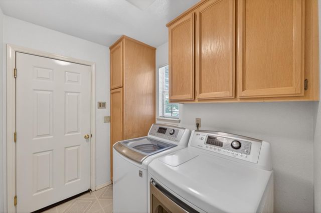 1448 Oak Grove Dr, Roseville, CA 95747