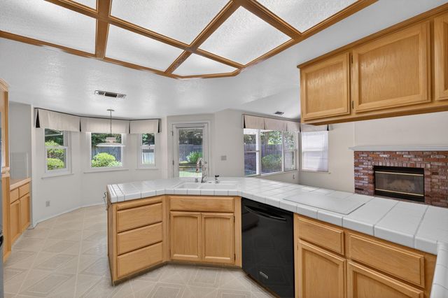 1448 Oak Grove Dr, Roseville, CA 95747