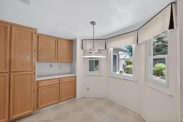 1448 Oak Grove Dr, Roseville, CA 95747