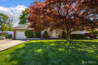 5 Elizabeth Court, Edison, NJ 08817