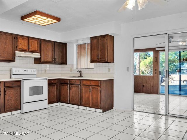 101 E La Grosella, Green Valley, AZ 85614