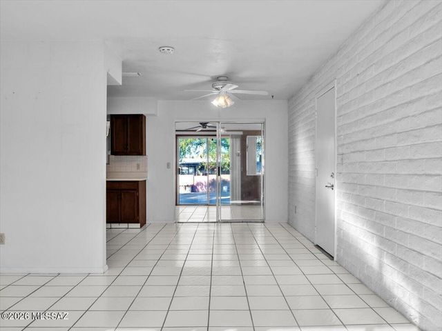 101 E La Grosella, Green Valley, AZ 85614