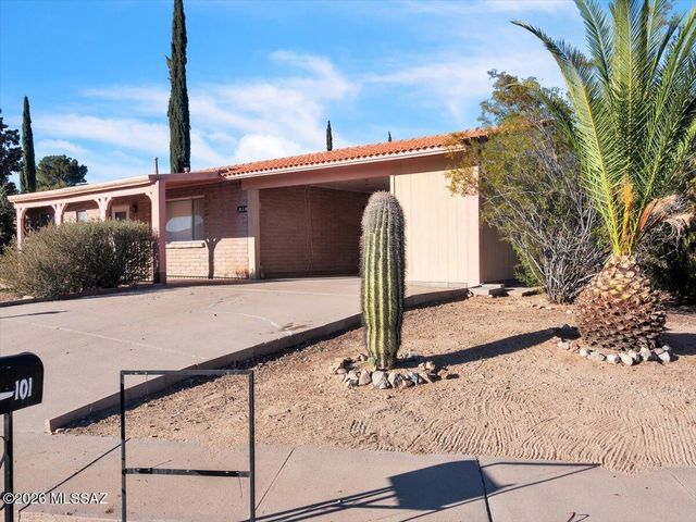 101 E La Grosella, Green Valley, AZ 85614