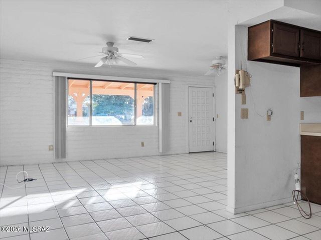 101 E La Grosella, Green Valley, AZ 85614