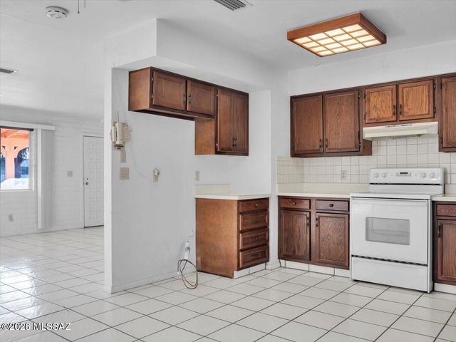 101 E La Grosella, Green Valley, AZ 85614