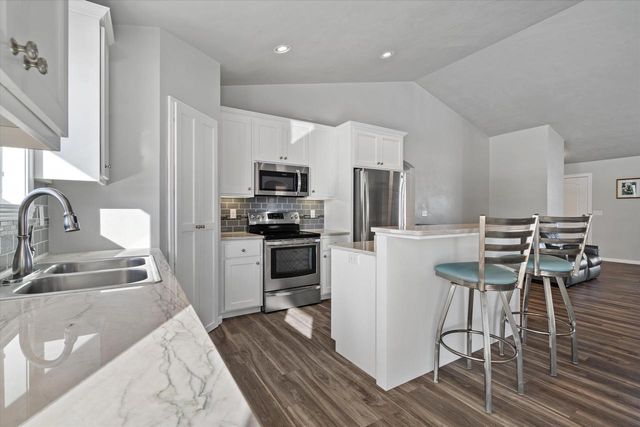 1735 RED OAK STREET, Green Bay, WI 54313