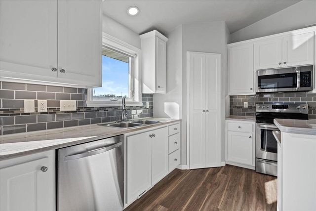 1735 RED OAK STREET, Green Bay, WI 54313