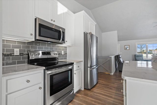 1735 RED OAK STREET, Green Bay, WI 54313