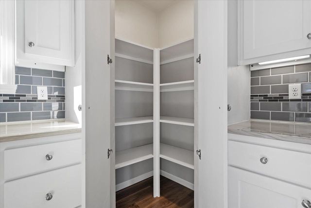 1735 RED OAK STREET, Green Bay, WI 54313