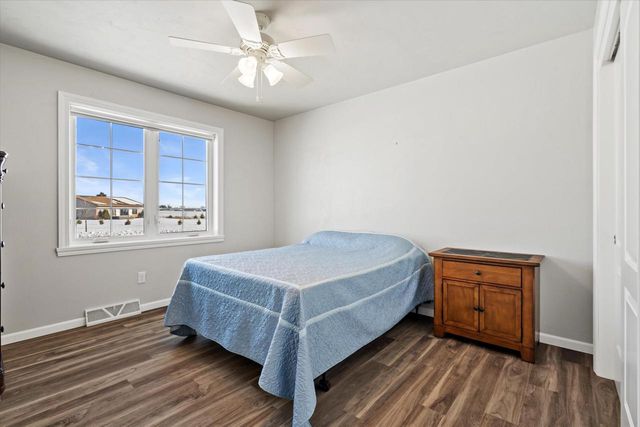 1735 RED OAK STREET, Green Bay, WI 54313