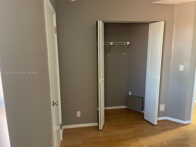 800 Sorrento Dr, Weston, FL 33326