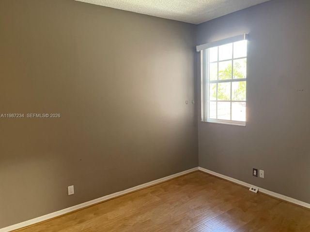 800 Sorrento Dr, Weston, FL 33326