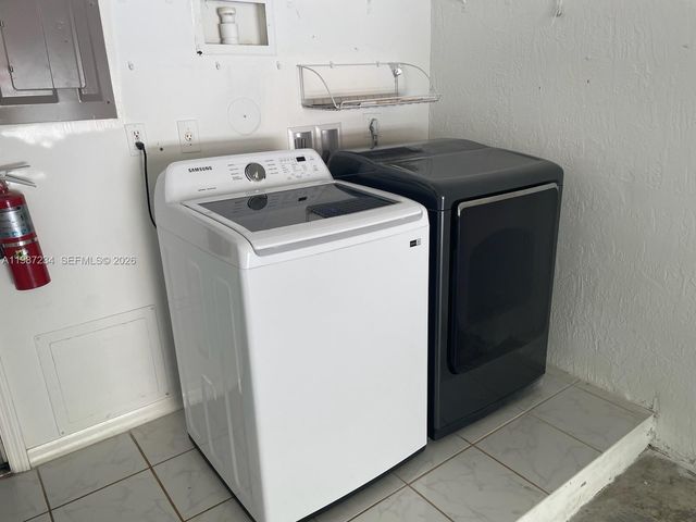 800 Sorrento Dr, Weston, FL 33326