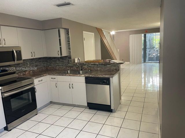 800 Sorrento Dr, Weston, FL 33326