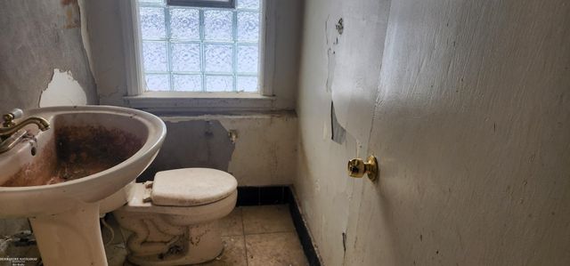 13900 Bringard Drive, Detroit, MI 48205