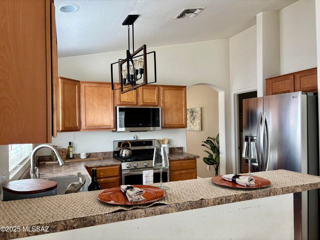 8000 W Mural Hill Drive, Tucson, AZ 85743