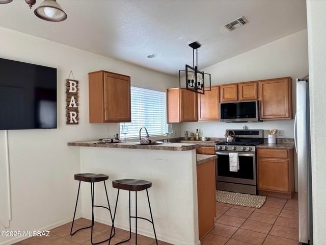 8000 W Mural Hill Drive, Tucson, AZ 85743