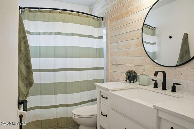 8000 W Mural Hill Drive, Tucson, AZ 85743