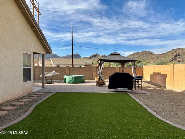 8000 W Mural Hill Drive, Tucson, AZ 85743