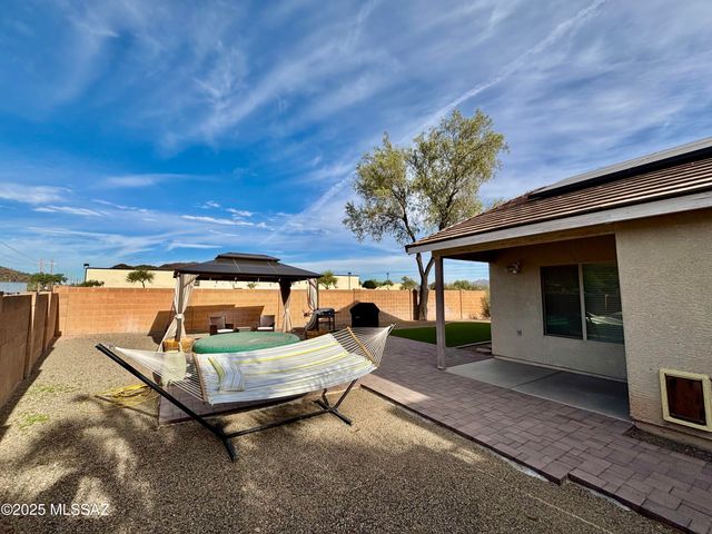 8000 W Mural Hill Drive, Tucson, AZ 85743