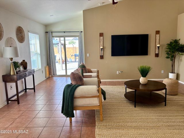 8000 W Mural Hill Drive, Tucson, AZ 85743