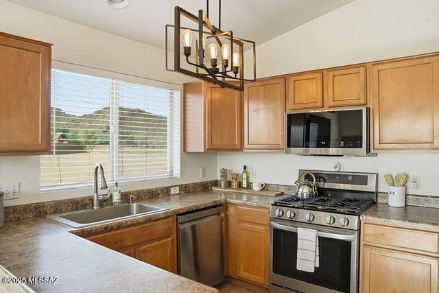 8000 W Mural Hill Drive, Tucson, AZ 85743