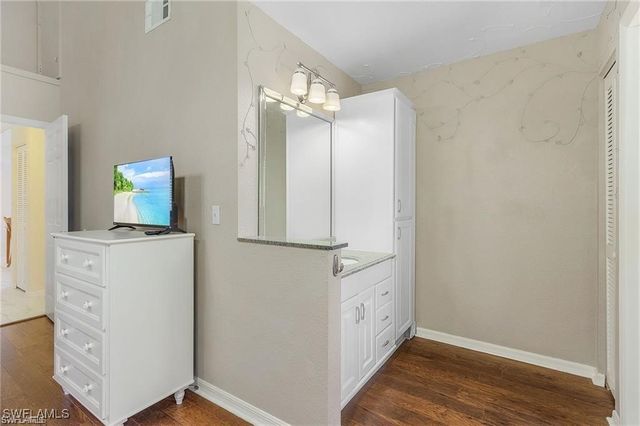 70 Emerald Woods DR K8, Naples, FL 34108